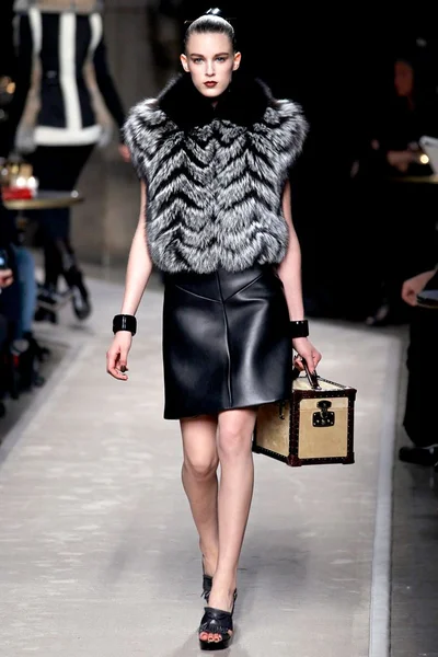 Look 18